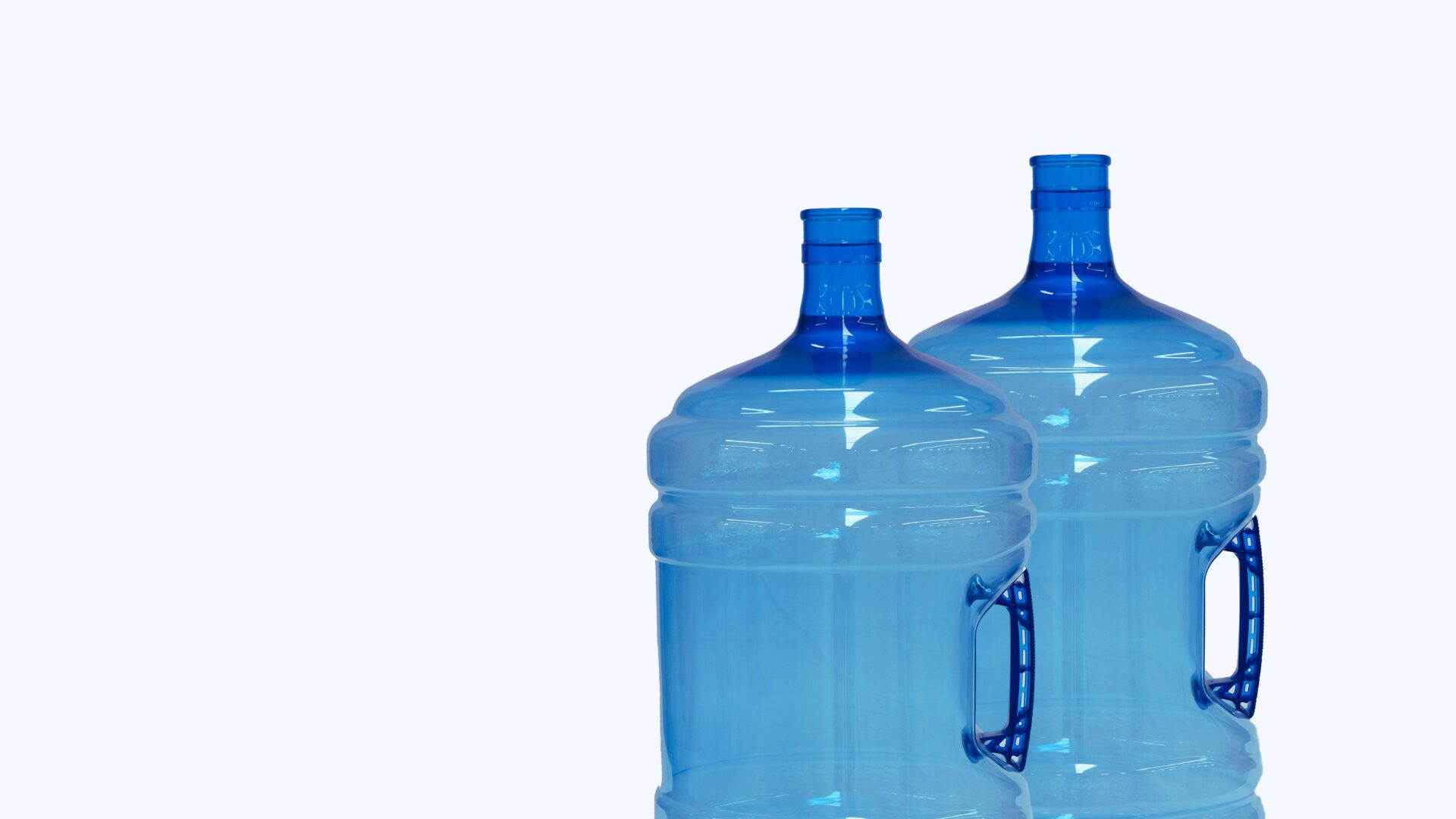 Garrafas de agua de 19l para servir en domicilio con dispensador.